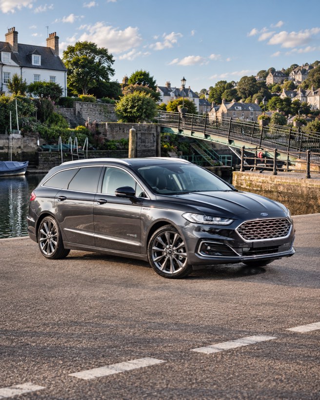 Ford Mondeo negro L&C Premiere